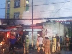 Si Jago Merah Mengamuk di Kalideres, Warteg dan Kios Sembako Tak Tersisa