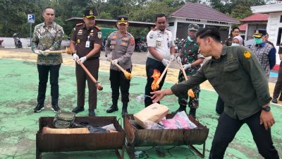 Kejari Dharmasraya Musnahkan Barang Bukti 47 Perkara, Narkotika Masih Mendominasi
