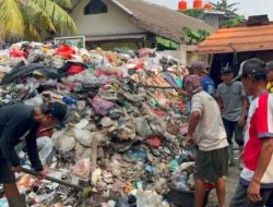 Sampah Kembali Menggunung di Kedaung Kali Angke, Warga Keluhkan Akses Menuju Ke Sekolah Terganggu